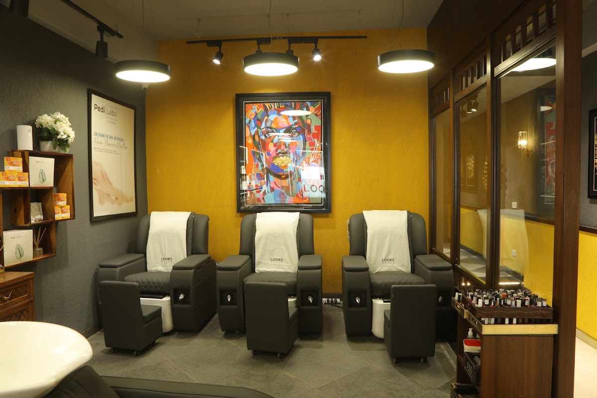 LOOKS Salon, MG Road, Sultanpur — photo 6
