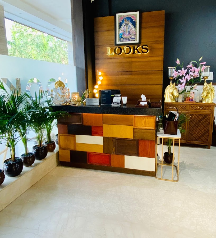 LOOKS Salon, MG Road, Sultanpur — photo 10