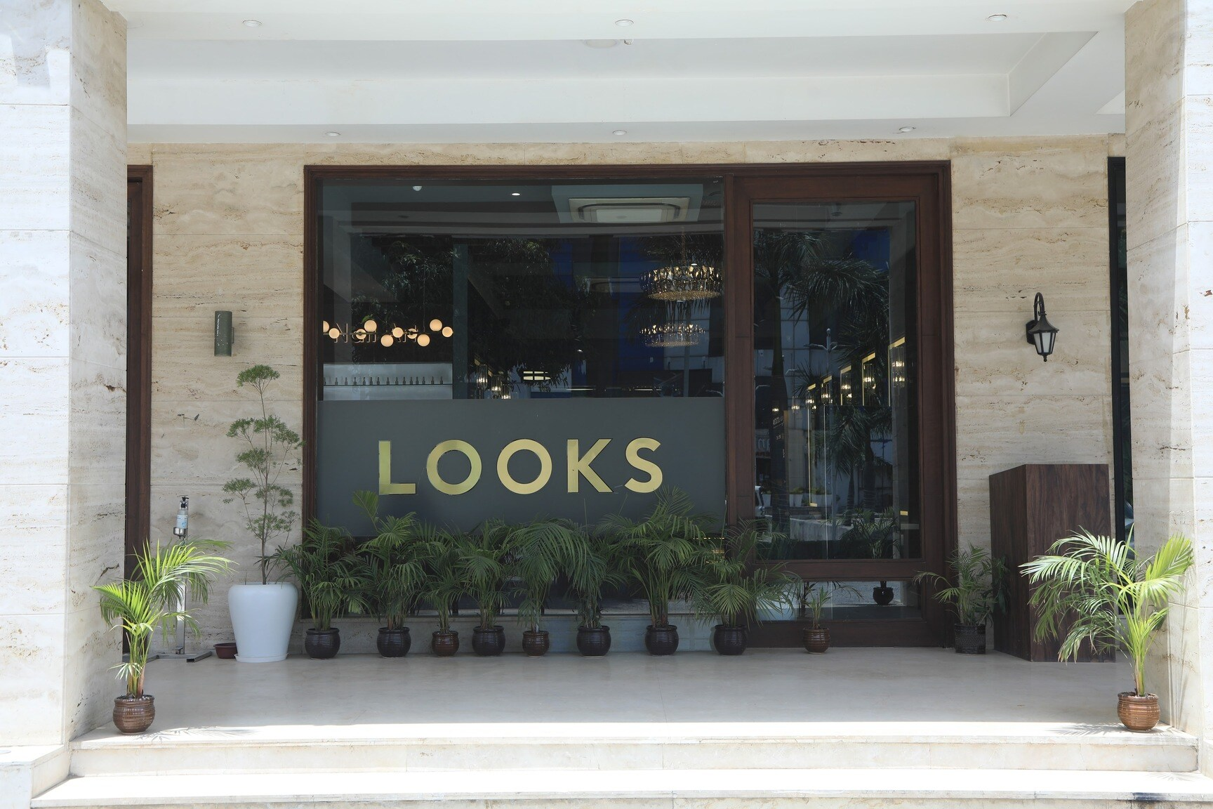 LOOKS Salon, MG Road, Sultanpur — photo 15