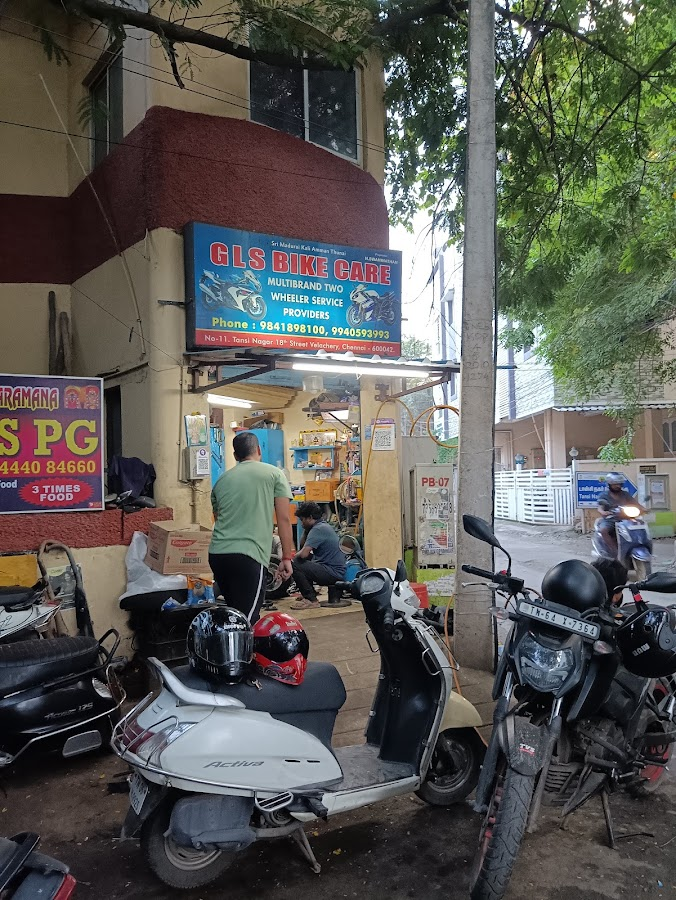 Cycle repair shop — photo 1